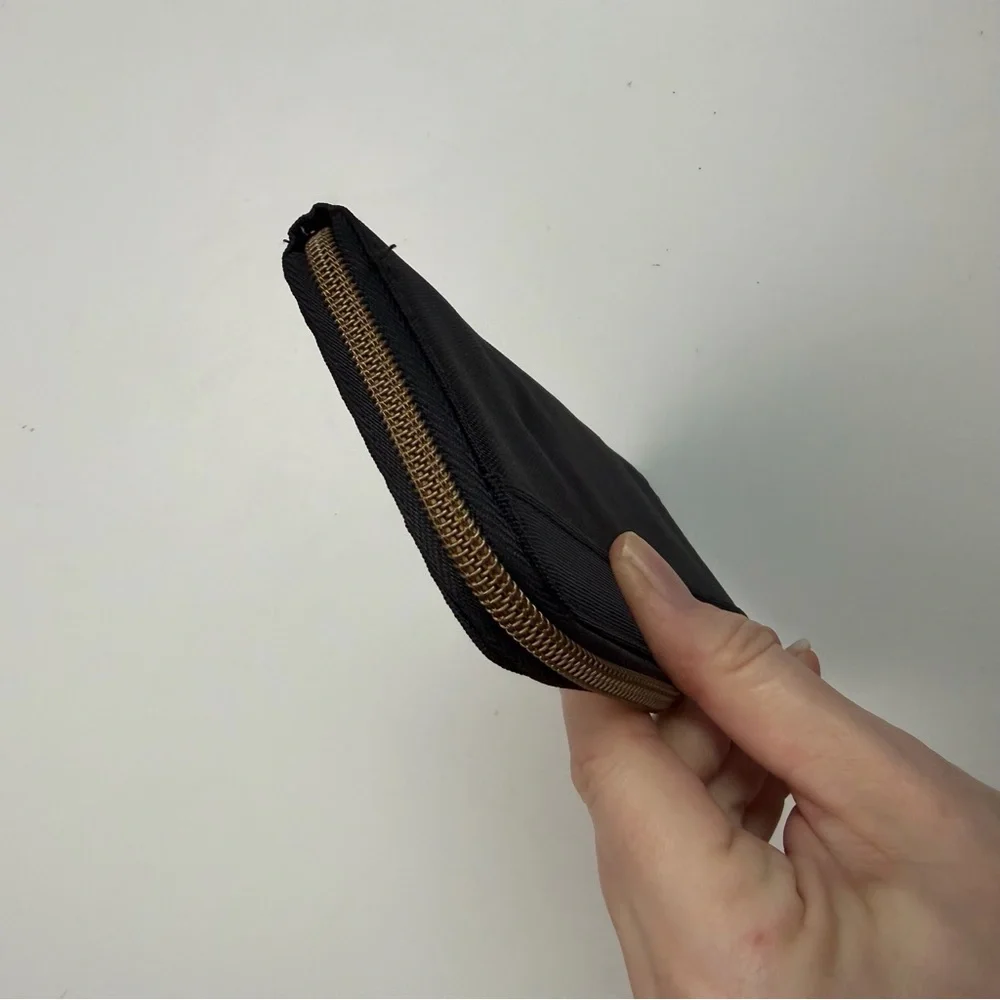 Travelon Wallet Zippered Closure Zip Pocket Credit Card Travel Black Purple